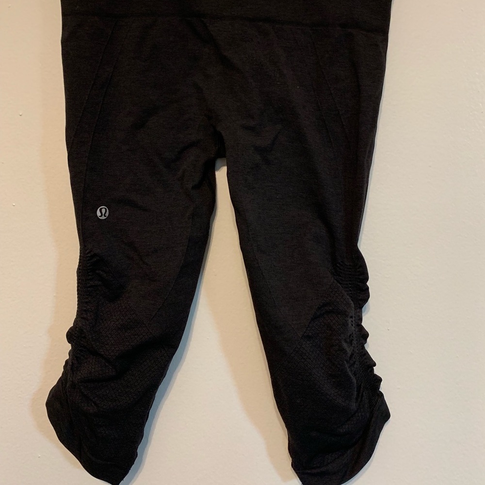 Lululemon cropped workout pants